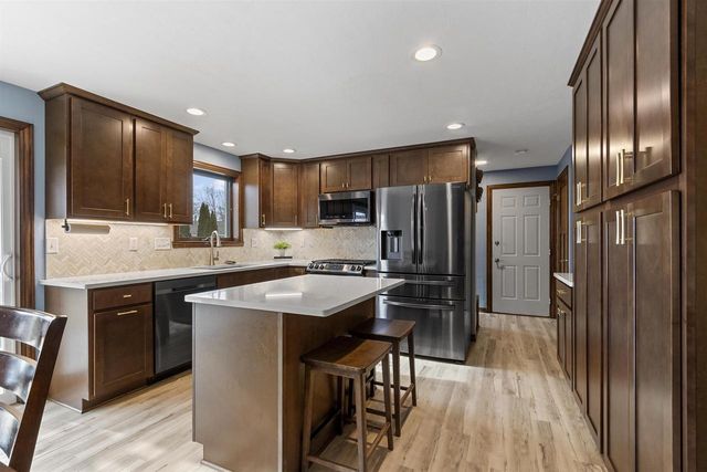 1536 VAN ROAD, Green Bay, WI 54311