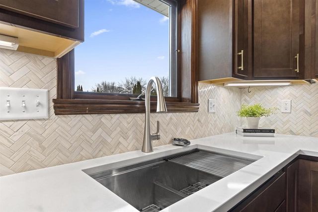 1536 VAN ROAD, Green Bay, WI 54311