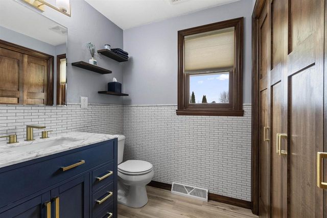 1536 VAN ROAD, Green Bay, WI 54311