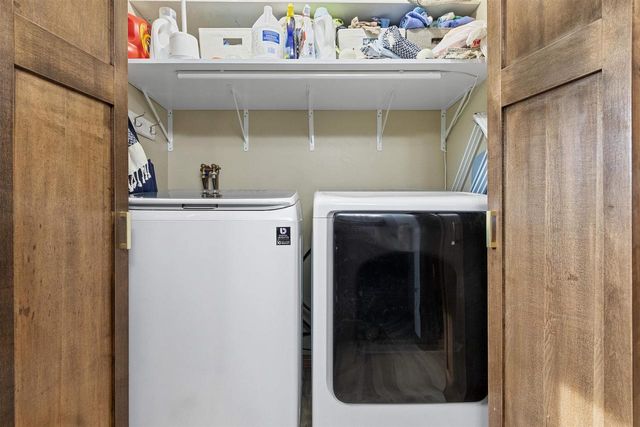 1536 VAN ROAD, Green Bay, WI 54311