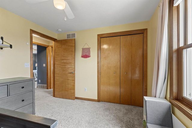 1536 VAN ROAD, Green Bay, WI 54311