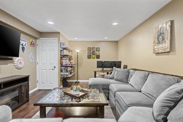 1536 VAN ROAD, Green Bay, WI 54311