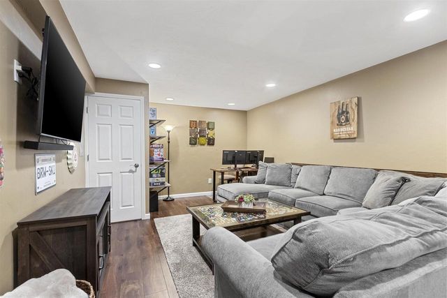 1536 VAN ROAD, Green Bay, WI 54311