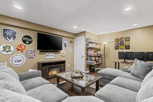 1536 VAN ROAD, Green Bay, WI 54311