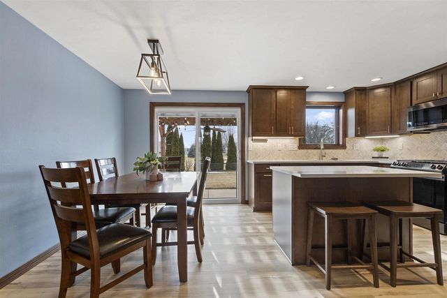 1536 VAN ROAD, Green Bay, WI 54311