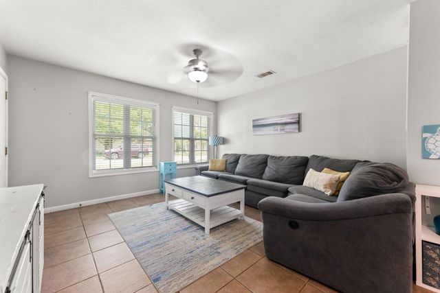 123 Bonita Avenue, Galveston, TX 77550