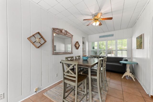 123 Bonita Avenue, Galveston, TX 77550