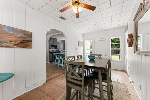 123 Bonita Avenue, Galveston, TX 77550