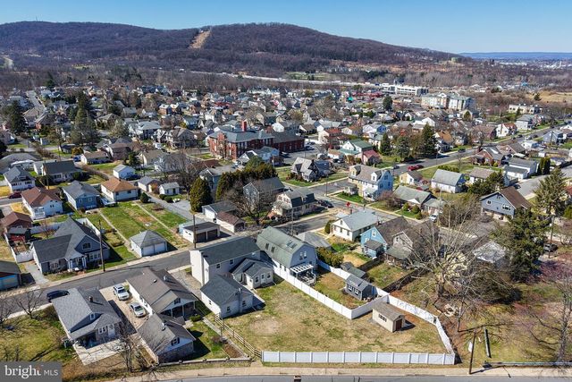 1437 KEILMAN AVE, Hellertown, PA 18055