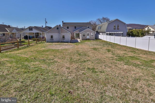 1437 KEILMAN AVE, Hellertown, PA 18055