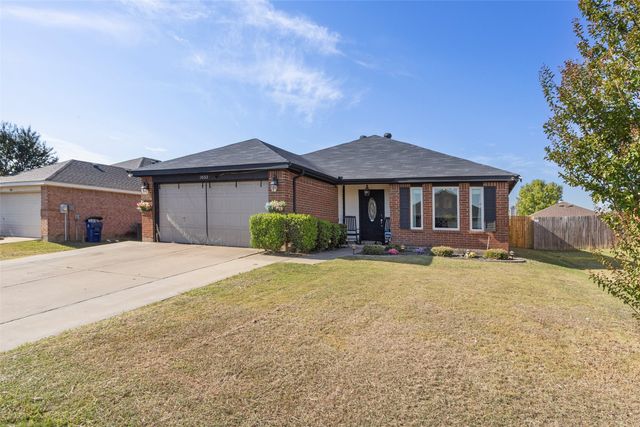 1033 McKavett Drive, Burleson, TX 76028