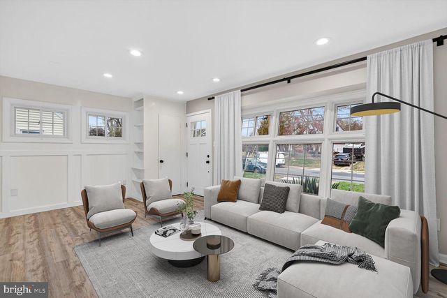 1925 ROLLINS DR, Alexandria, VA 22307