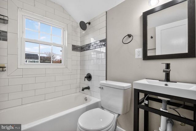 1925 ROLLINS DR, Alexandria, VA 22307