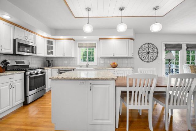 140 OVERLAND TRAIL, Oshkosh, WI 54904