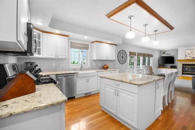 140 OVERLAND TRAIL, Oshkosh, WI 54904