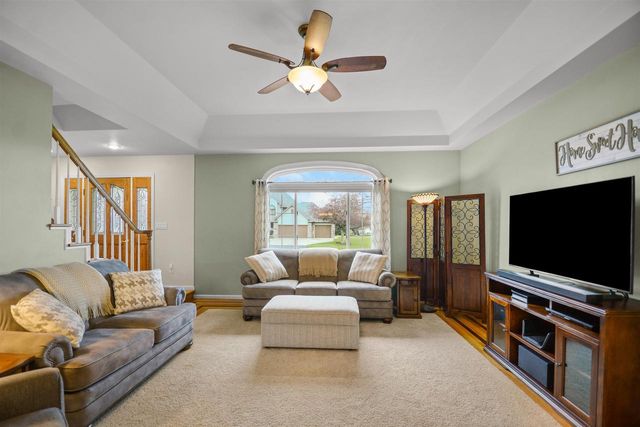 140 OVERLAND TRAIL, Oshkosh, WI 54904
