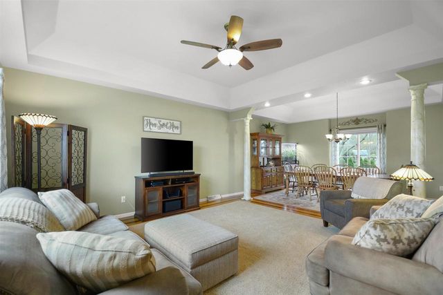 140 OVERLAND TRAIL, Oshkosh, WI 54904