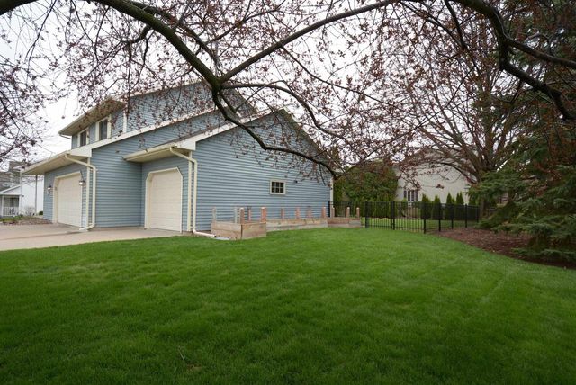 140 OVERLAND TRAIL, Oshkosh, WI 54904