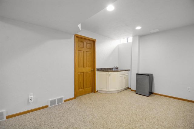 140 OVERLAND TRAIL, Oshkosh, WI 54904