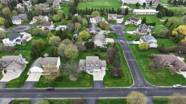 140 OVERLAND TRAIL, Oshkosh, WI 54904