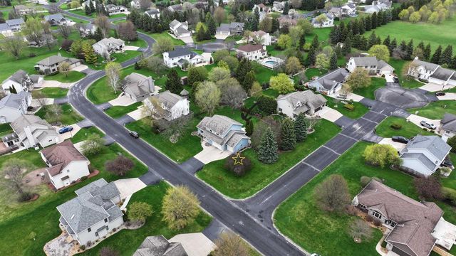 140 OVERLAND TRAIL, Oshkosh, WI 54904