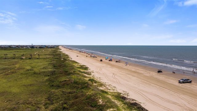 732 Seaside Drive, Crystal Beach, TX 77650