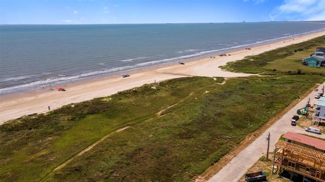 732 Seaside Drive, Crystal Beach, TX 77650