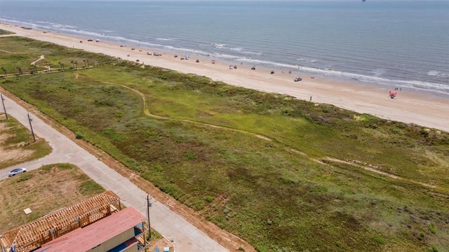 732 Seaside Drive, Crystal Beach, TX 77650