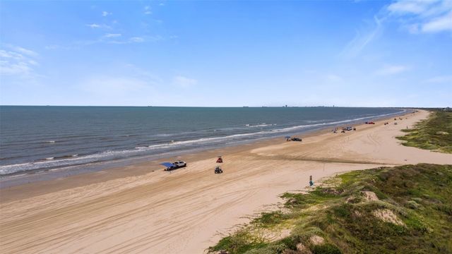 732 Seaside Drive, Crystal Beach, TX 77650