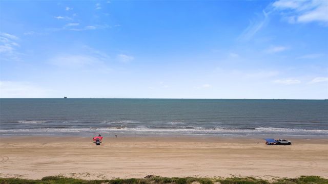 732 Seaside Drive, Crystal Beach, TX 77650
