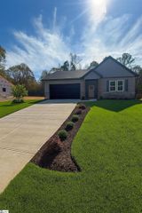 120 Simmons Road, Woodruff, SC 29388