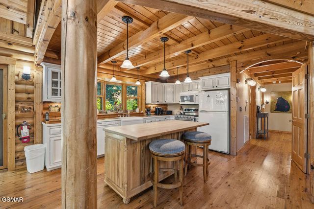 2202 Price Cove Road, Sevierville, TN 37876