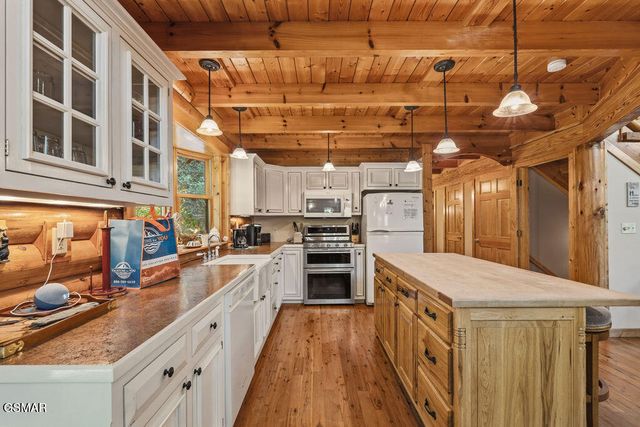 2202 Price Cove Road, Sevierville, TN 37876