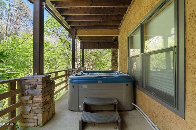 2202 Price Cove Road, Sevierville, TN 37876
