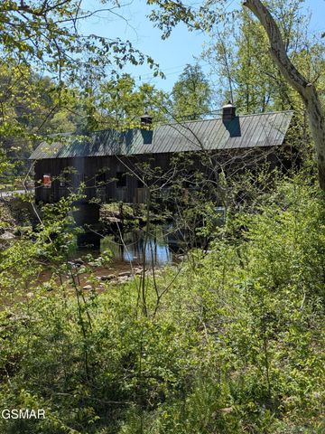 2202 Price Cove Road, Sevierville, TN 37876