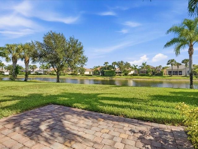 8647 Genova CT, Naples, FL 34114
