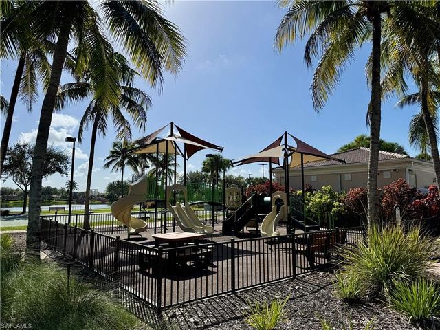 8647 Genova CT, Naples, FL 34114