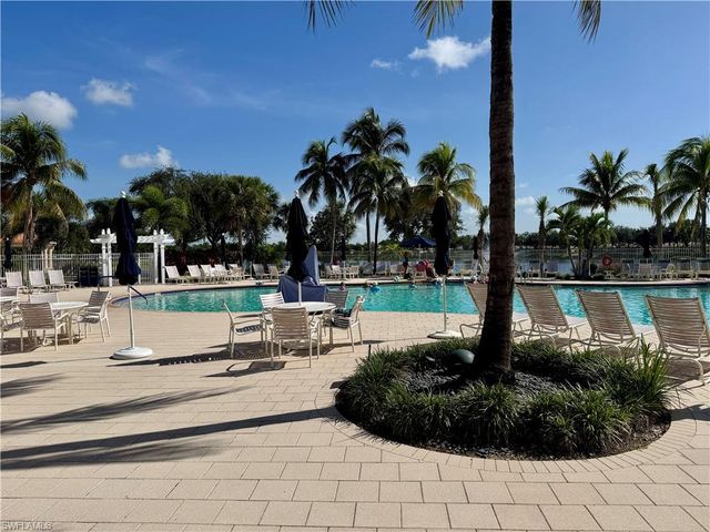 8647 Genova CT, Naples, FL 34114