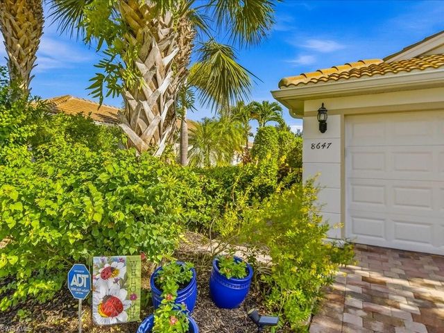 8647 Genova CT, Naples, FL 34114