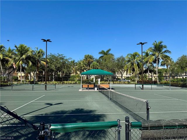8647 Genova CT, Naples, FL 34114