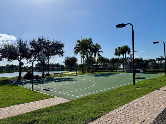 8647 Genova CT, Naples, FL 34114