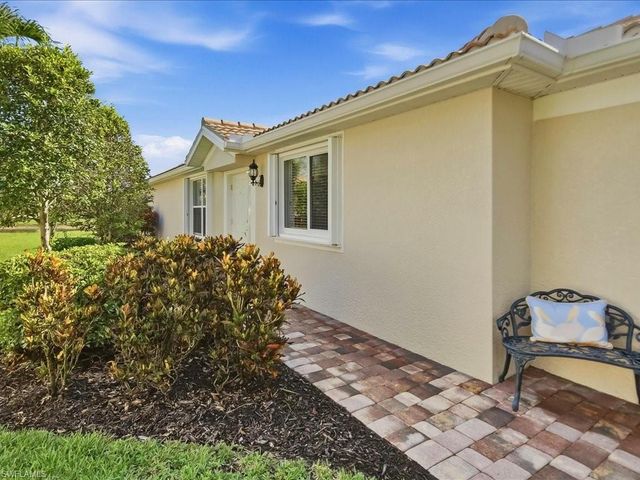 8647 Genova CT, Naples, FL 34114