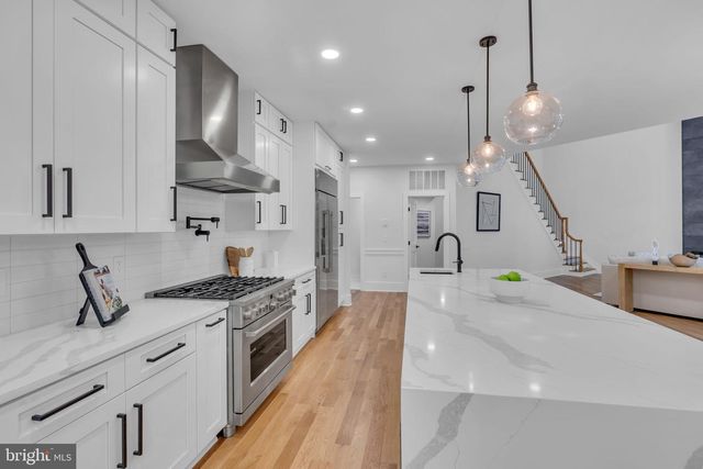 12111 WALNUT BRANCH RD, Reston, VA 20194