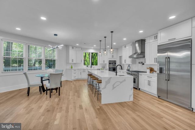 12111 WALNUT BRANCH RD, Reston, VA 20194