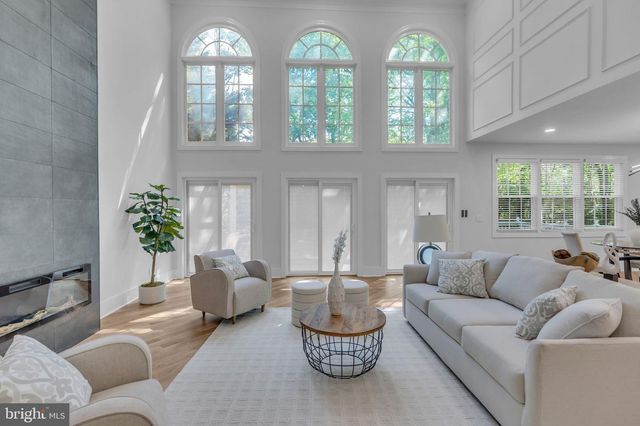 12111 WALNUT BRANCH RD, Reston, VA 20194