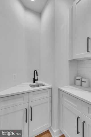 12111 WALNUT BRANCH RD, Reston, VA 20194