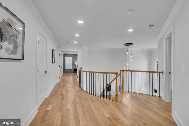 12111 WALNUT BRANCH RD, Reston, VA 20194
