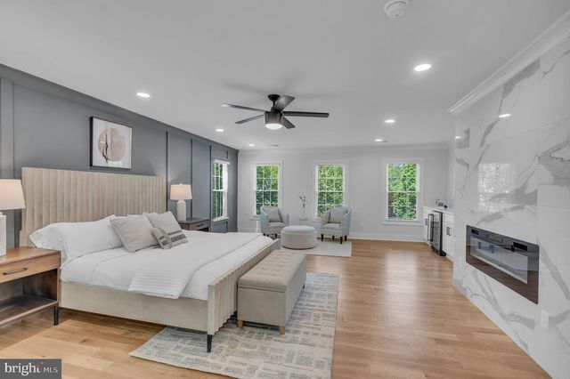 12111 WALNUT BRANCH RD, Reston, VA 20194