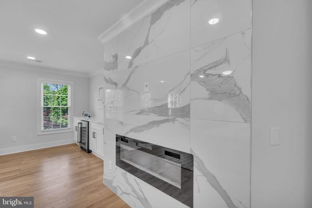 12111 WALNUT BRANCH RD, Reston, VA 20194