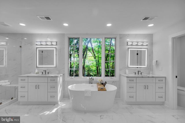 12111 WALNUT BRANCH RD, Reston, VA 20194